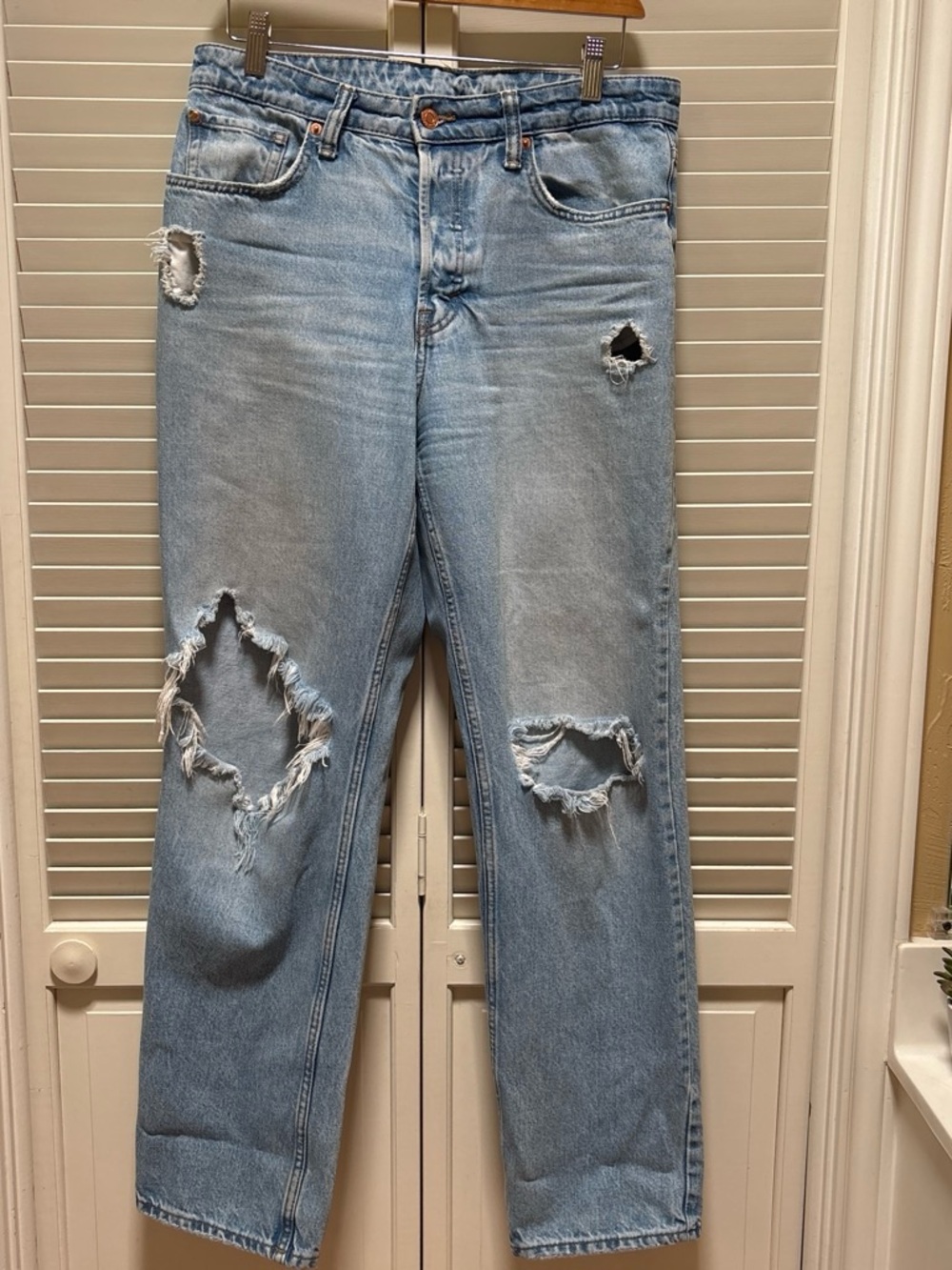 H&M Light Wash Distressed Boyfriend Jeans